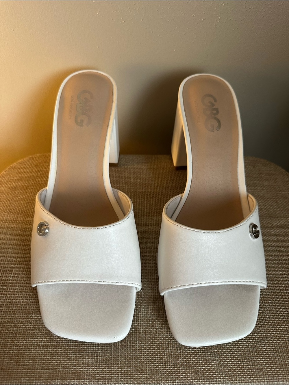 Guess Ggravina White Leather Block Heel Slide Sandals 7